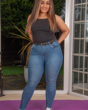 Vallentina Sax Does A Workout Cosmid