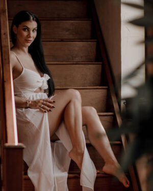 Roxy Mendez Catching Light Boobs