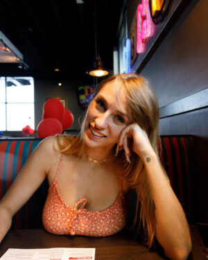 Angel Youngs Eats A Hamburger Zishy