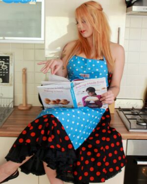 Aoife Baking In The Nude