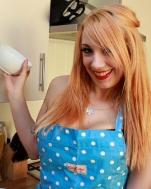 Aoife Baking In The Nude