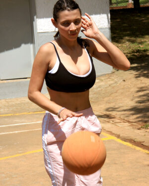 Aria Valentino Big Bouncy