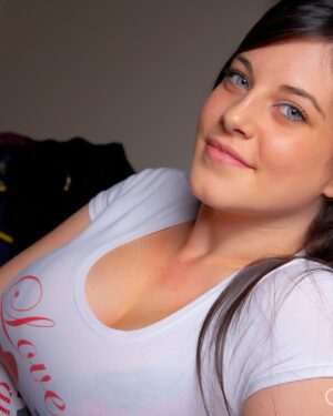 Bex Lovely Cleavage
