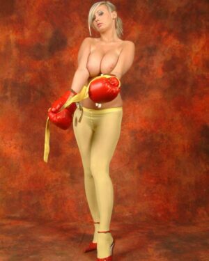 Bianka Busty Boxer