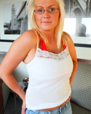 Brooke Busty Nerdy