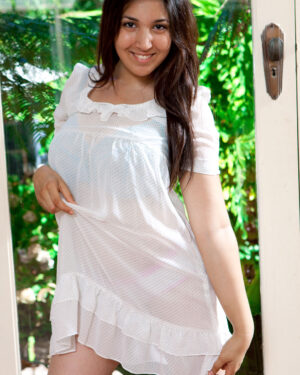 Chahna Thick Natural Curves