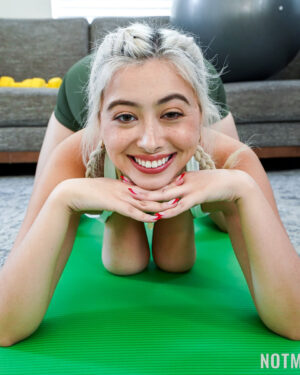 Chloe Surreal He Works Out My Titties Team Skeet