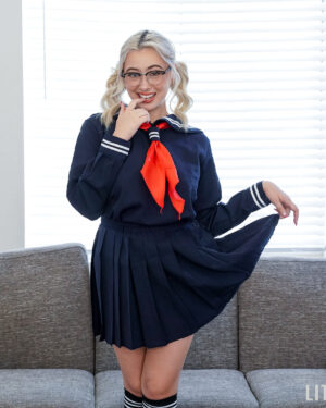 Chloe Surreal Nerdy Choice Comes Alive Team Skeet