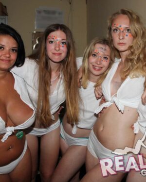 Cute Thick Girl Nude In Club