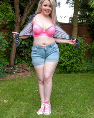 Danni Marie Thick Natural Busty Britain