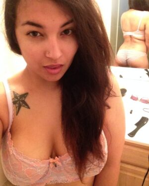 Dottt Webcam Model