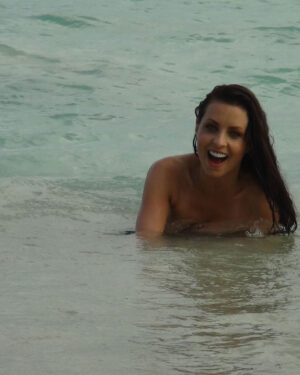 Ewa Sonnet Busty Beach