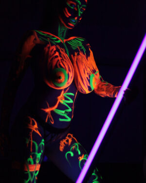 Ewa Sonnet Neon Bodypaint