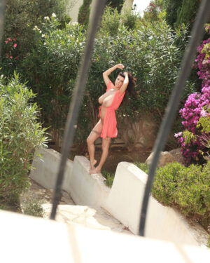Ewa Sonnet Spy On Me