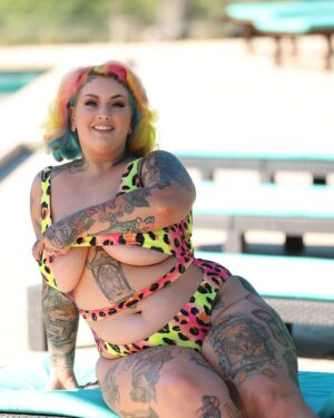 Galda Lou Colorful Nothing But Curves