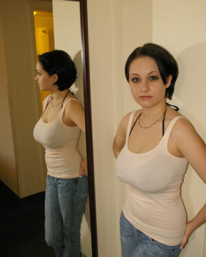 Hailie Busty In Mirror