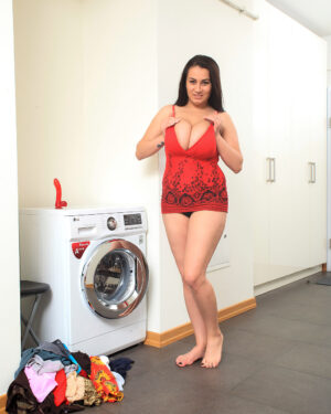 Helen Star Nude Laundry Day