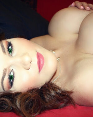 HugeBoobsErin Busty Webcam Model