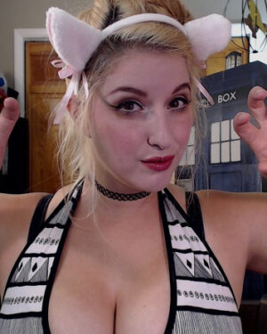 Kaylee Pond Busty Webcam Model