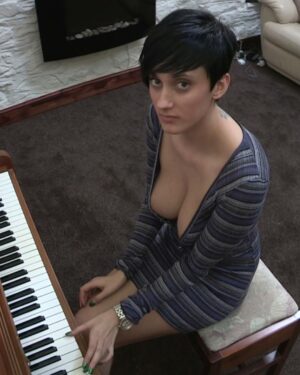 Kim Piano Downblouse