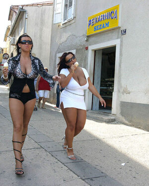 Kora Kryk and Aneta Buena