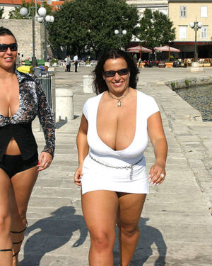 Kora Kryk and Aneta Buena