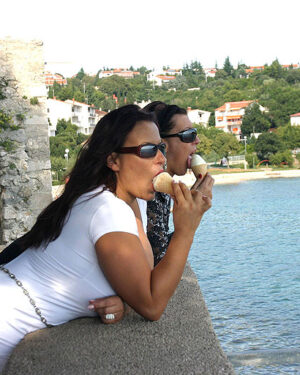 Kora Kryk and Aneta Buena