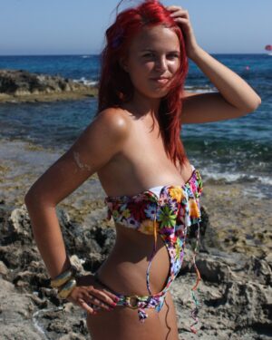 Laura Flaunt Them Boobs