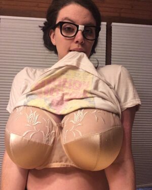 Lovely Lilith Nerdy Girl