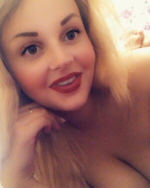 Lovely Rossse Webcam Model