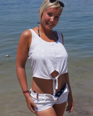 Roana Busty Beach Cutie