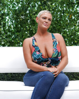 Sara Bubble Butt Casting Couch HD