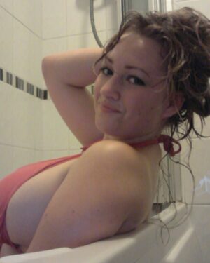 Sara Willis Bath Candid