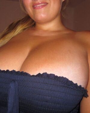 Sara Willis Sun Tan Boobs