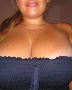 Sara Willis Sun Tan Boobs