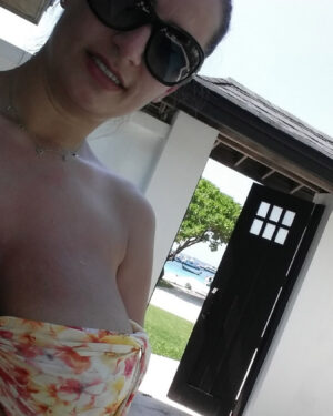 Sensual Jane Pool Selfies