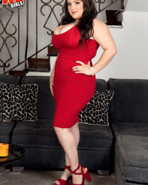 Sofia Deluxe The XL Girl With Full Heavy Tits