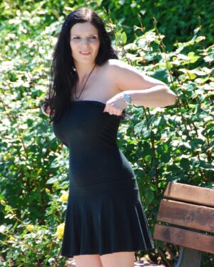 Sophie English Garden Public Nudity NIP Activity
