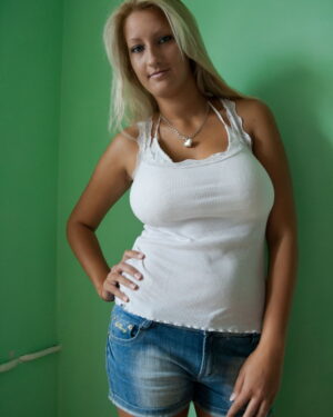 Vetta Young And Busty