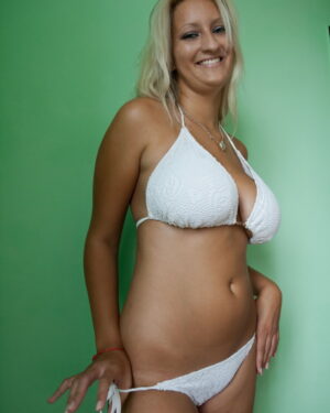 Vetta Young And Busty