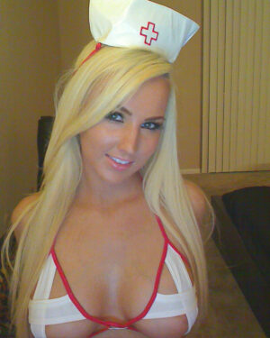 XoXo Leah Busty Nurse