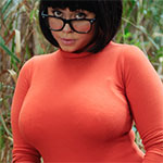Envy Plays Velma On Cosplay Deviants